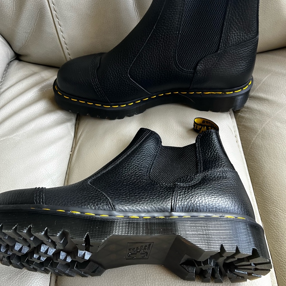 BRAND NEW Doc Martens 13
